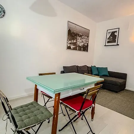 아파트 Cozy - Elegance And Comfort Near The Fair