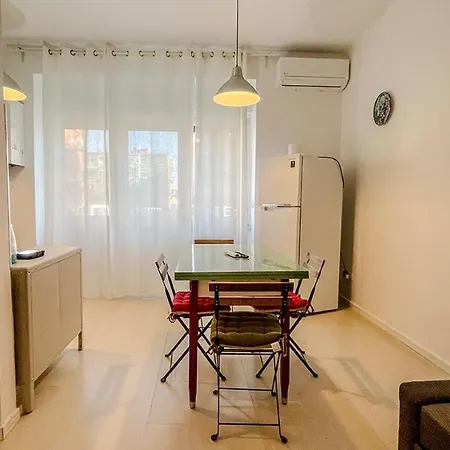 Cozy - Elegance And Comfort Near The Fair 아파트 바리